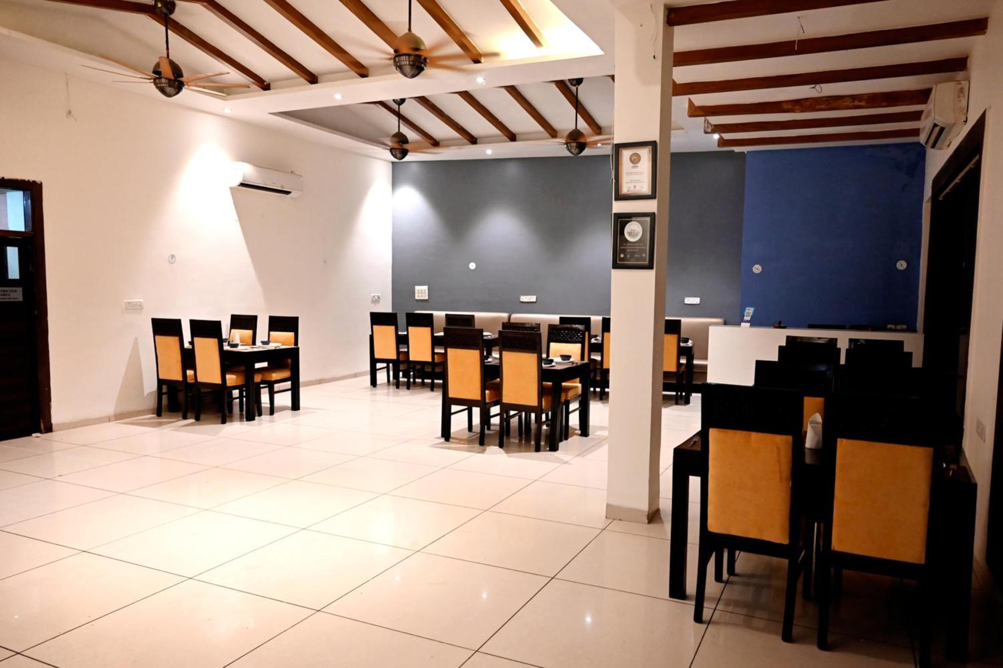 Hotel Badrika Inn Rewa Exterior foto
